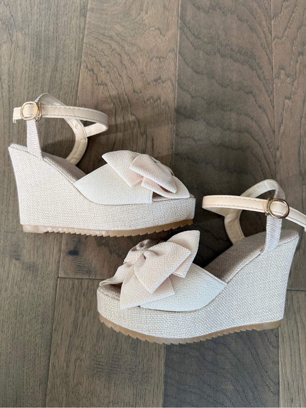 SHEIN Cream Bow Wedge Sandals 6 worn in house for a few hours